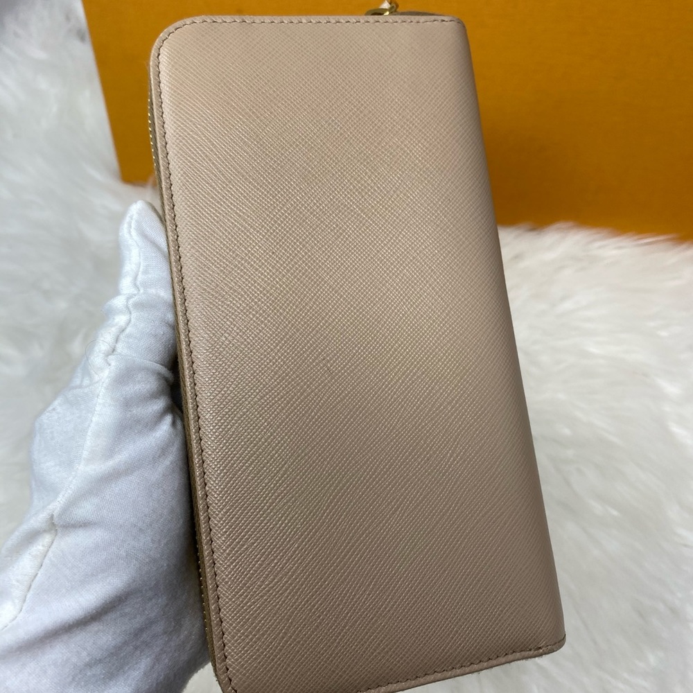 Authentic Prada wallet Beige - Picture 14 of 14